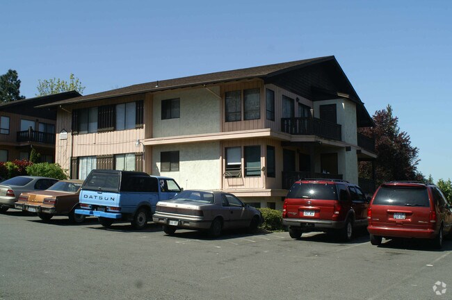 Building Photo - 2118 S 107th St