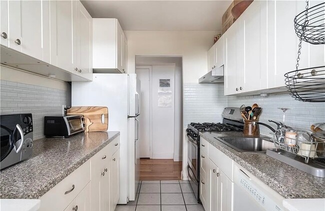 Foto del edificio - 377 N Broadway