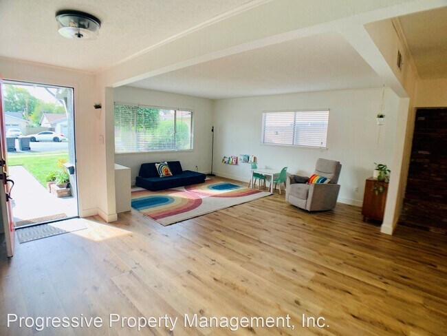 Building Photo - 4 br, 2 bath House - 1525 Grace Pl