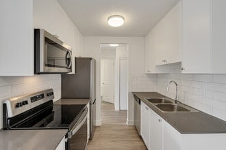 Building Photo - 531 West Bay Terrace
