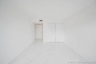 Building Photo - 16300 Golf Club Rd