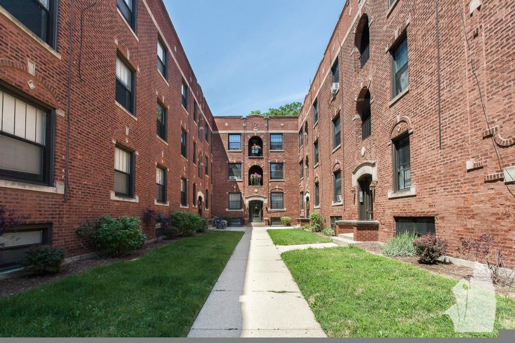 Building Photo - 2888 N Clark St