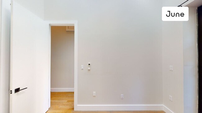 Building Photo - ROOM ONLY in 6-bed/6.5-bath Home