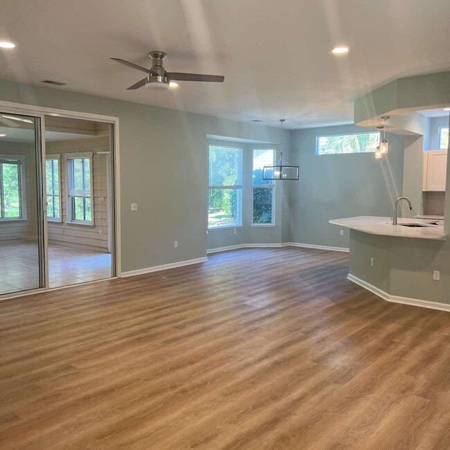 Building Photo - Sun City