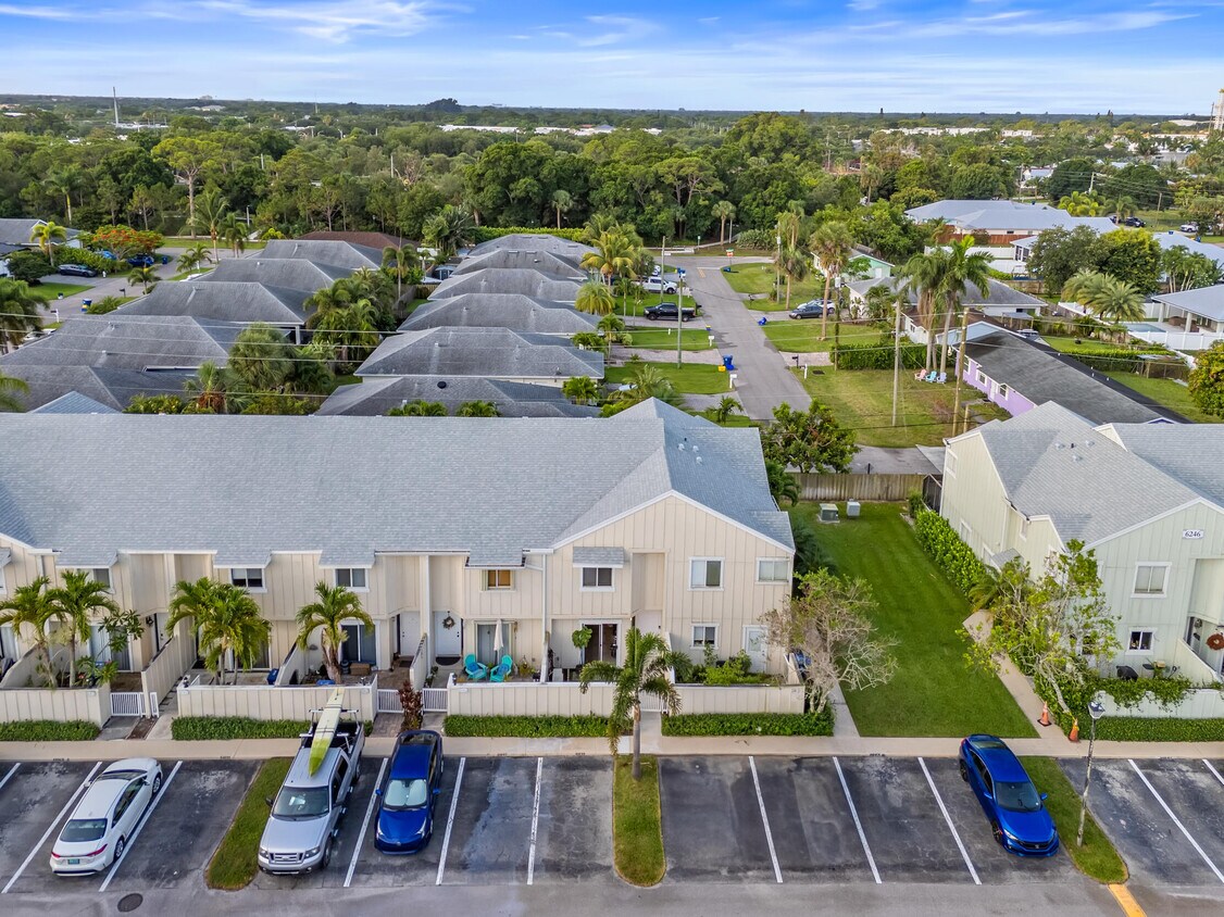 Foto principal - 6230 Riverwalk Ln