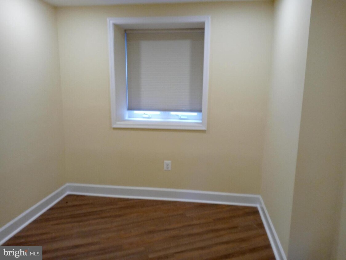 Foto principal - 616 M St NE