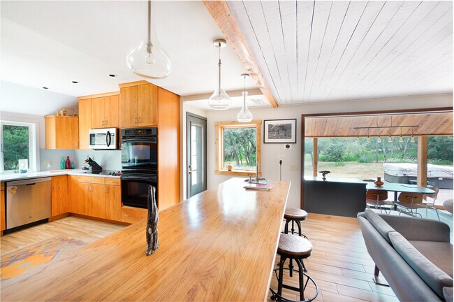 Foto del edificio - 66 Mason Cabin Rd