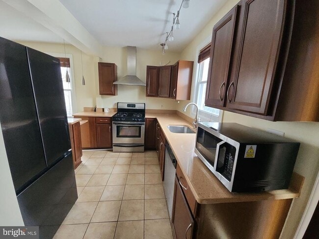 Building Photo - 2804 Christopher Ave