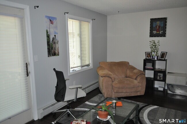 Foto del edificio - 110 Songbird Ln