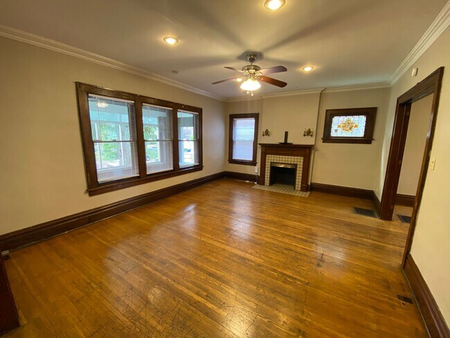Foto del edificio - 328 E 18th Ave