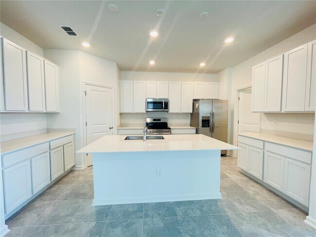 Building Photo - 1424 Brentwood Dr