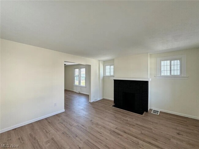 Foto del edificio - 1019 Trenton St