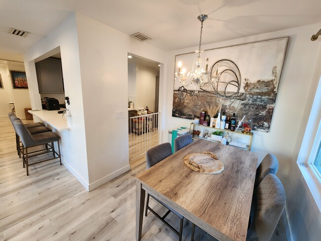 Building Photo - 7000 Andasol Ave