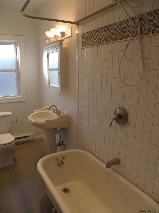 Foto del edificio - 12 Emmet St