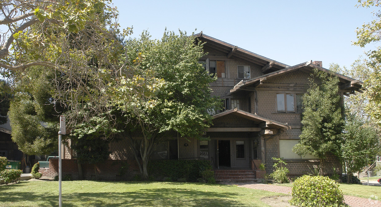 Primary Photo - 205 Macarthur Blvd