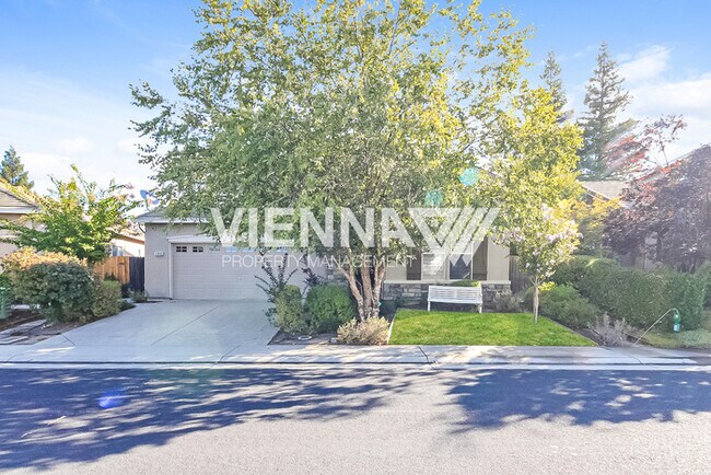 Foto del edificio - Beautifully Maintained Roseville Home with...