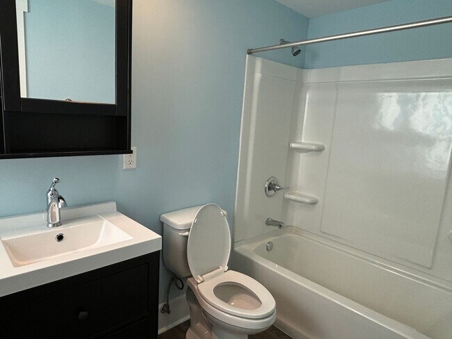 Building Photo - 2 Bed, 2.5 Bath – Second-Story Laundry & Walkable Park Location