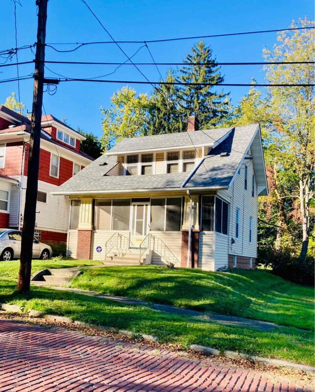 685 Longview Ave Akron, OH 44307 – photo 2