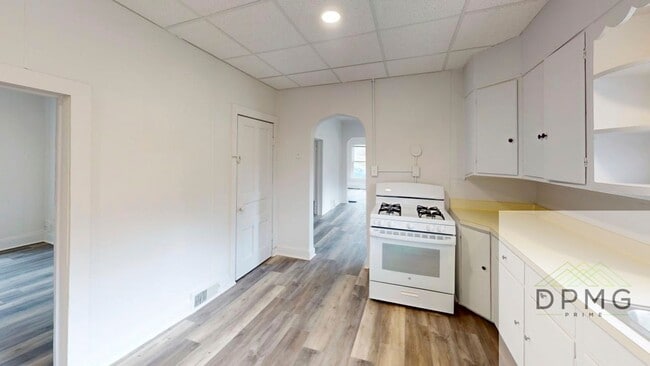 Building Photo - 122 S Hosmer St