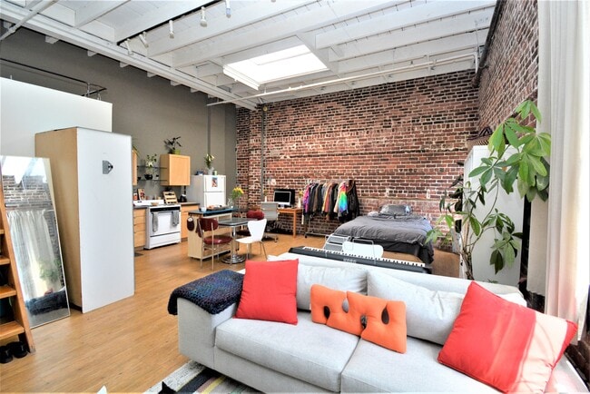 Building Photo - 730 29th St