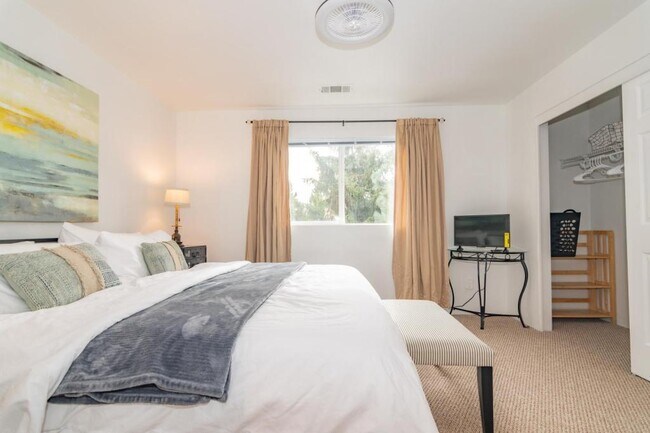 Building Photo - 2030 Brookhurst St