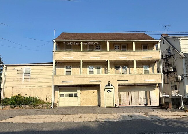 Foto del edificio - 911 Lester Ave