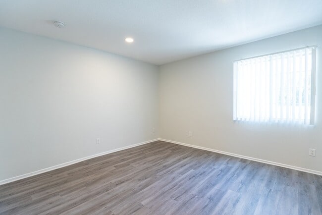 Interior Photo - 18400 Prairie Street