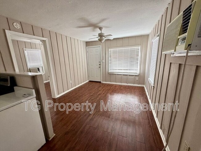 Building Photo - 5687 Akra Ave