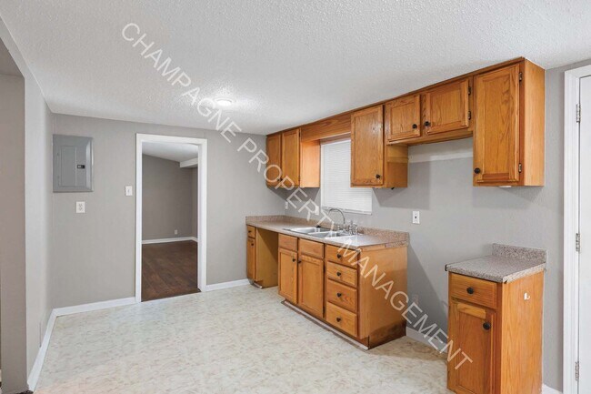 Foto del edificio - 2 bedroom home, conveniently located in Westport