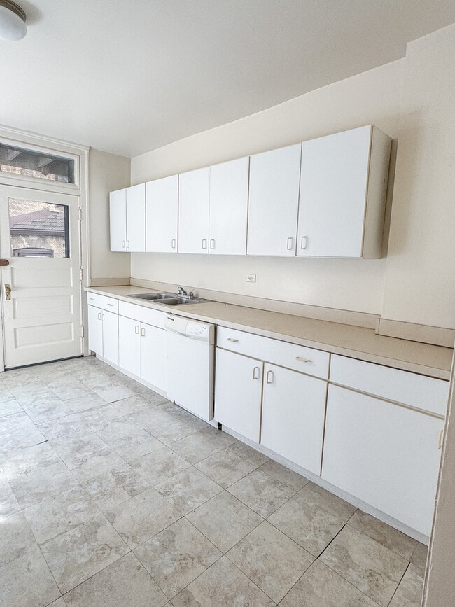 Foto del edificio - 4905 N Glenwood Ave
