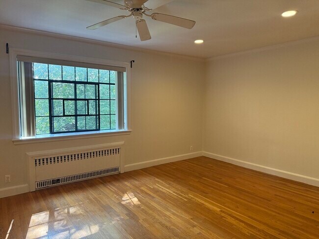 Building Photo - 102 Sewall Ave