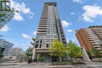 Building Photo - 70 Roehampton Ave