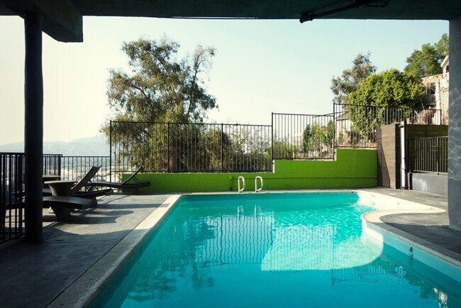 Foto del edificio - Carlyle Apartments