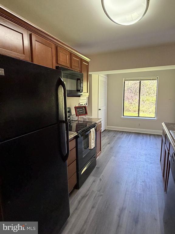 Foto del edificio - 8395 Buttress Ln