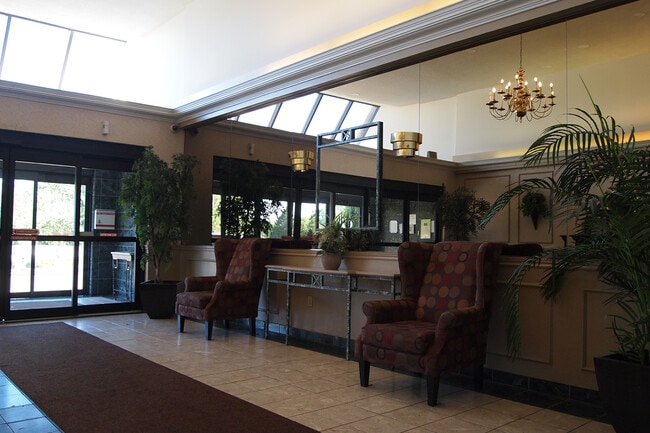 Building Photo - 700 Horizon