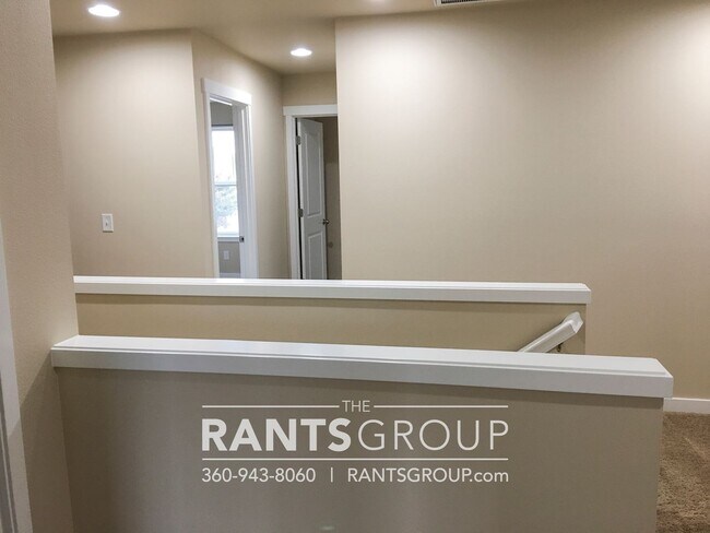 Foto del edificio - Spacious and bright 4 bd/ 2.5 bath home in The Preserve available mid-April!