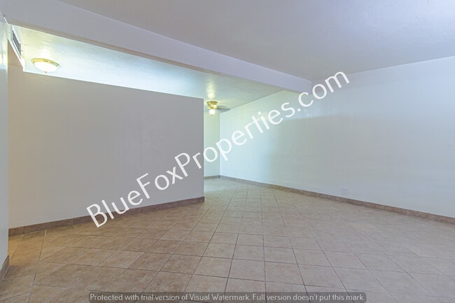 Foto del edificio - 4825 E 23rd St
