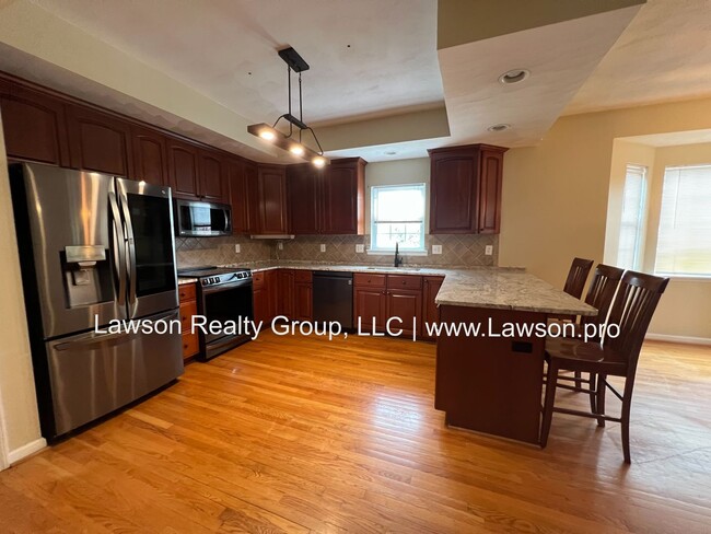 Building Photo - Large 4 Bedroom, 2 1/2 Bath Colonial Style...