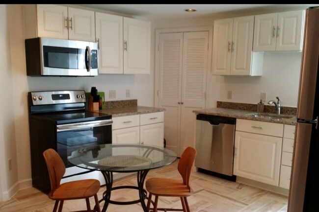 Kitchen - 18417 Shady View Ln