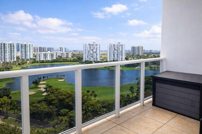 Foto del edificio - 3675 N Country Club Dr