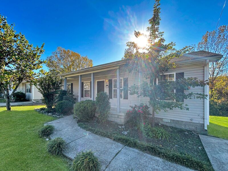 Primary Photo - 2706 Old Matthews Rd