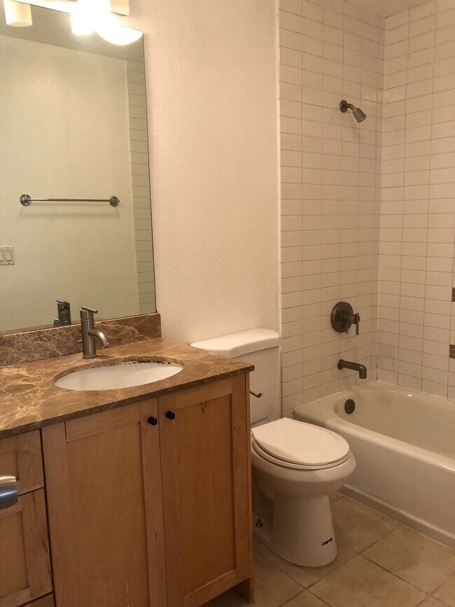 Foto del edificio - 1 BED/1 BATH CONDO NEAR LA JOLLA VILLAGE
