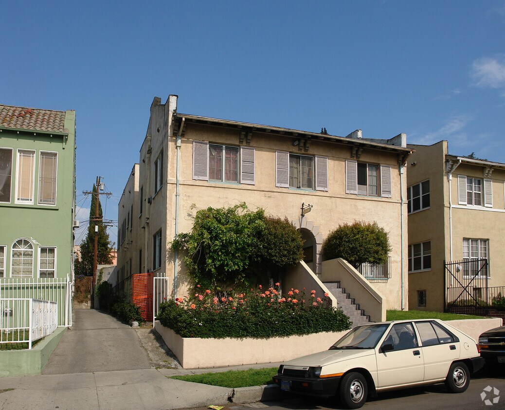 Primary Photo - 852 N Oxford Ave