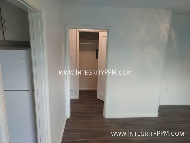 Building Photo - Great 3 bed 2 bath w/ garage Open House Sa...