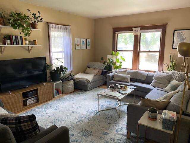 Living Room - 3143 28th Ave S