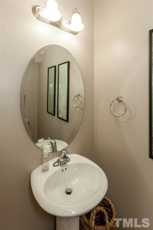 Building Photo - Rooms for rent in a shared home