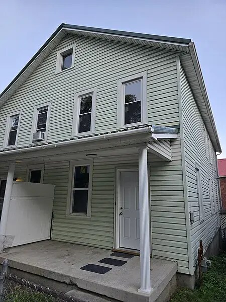 Front porch - 103 Knobley St