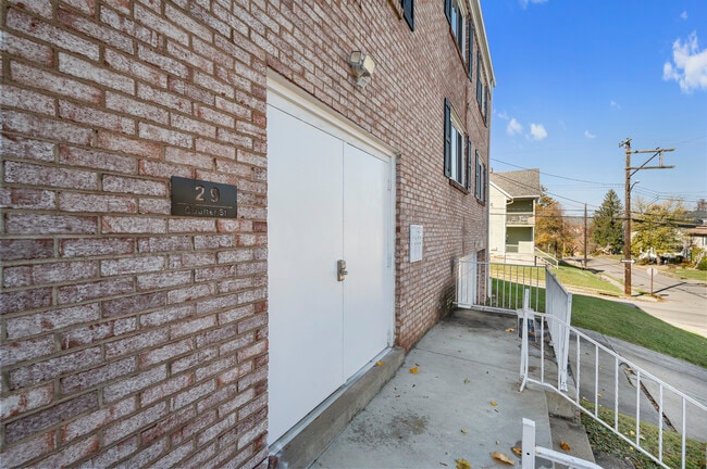 Building Photo - 29 Coulter St