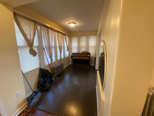 Front room - 319 Beach 70th St