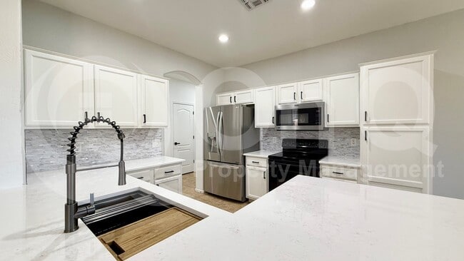 Building Photo - 2558 S Martingale Dr